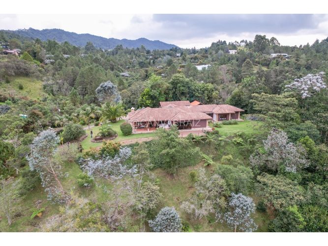 Casa de 4 alcobas en venta en Escobero, Envigado, 236 m² · foto 20 de 21