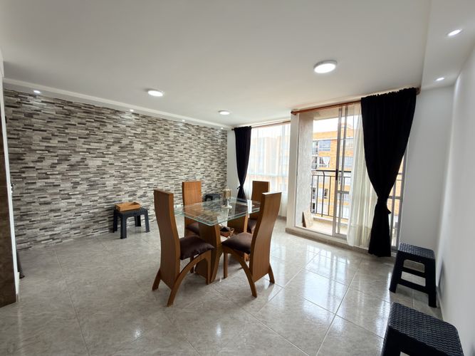 Apartamento de 3 alcobas en venta en Echavarria, Madrid, 65 m² · foto 2 de 19