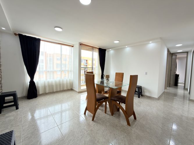 Apartamento de 3 alcobas en venta en Echavarria, Madrid, 65 m² · foto 3 de 19