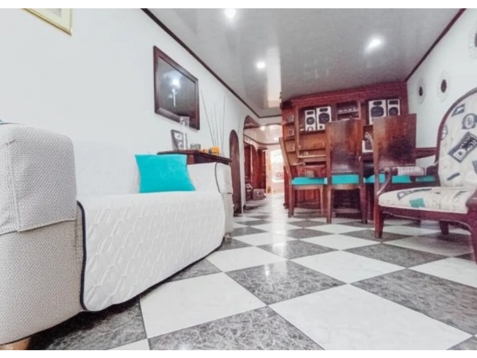 Casa en venta en Villa Luz, Bogotá · foto 3 de 20