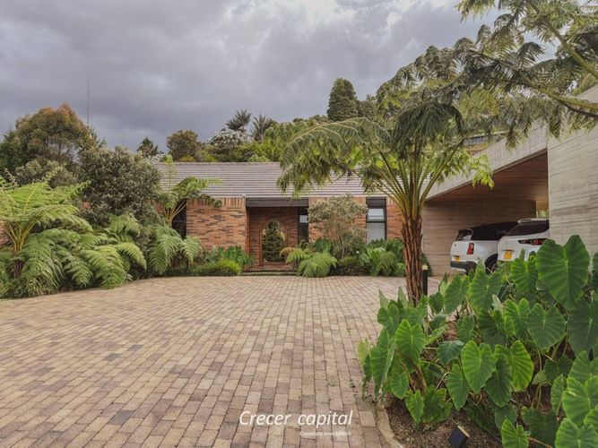 Casa de 3 alcobas en venta en Las Palmas, Envigado, 464 m² · foto 2 de 24