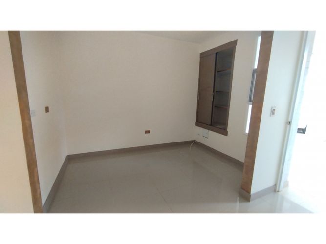 Casa de 3 alcobas en venta en El Castillo, Jamundí, 315 m² · foto 4 de 24