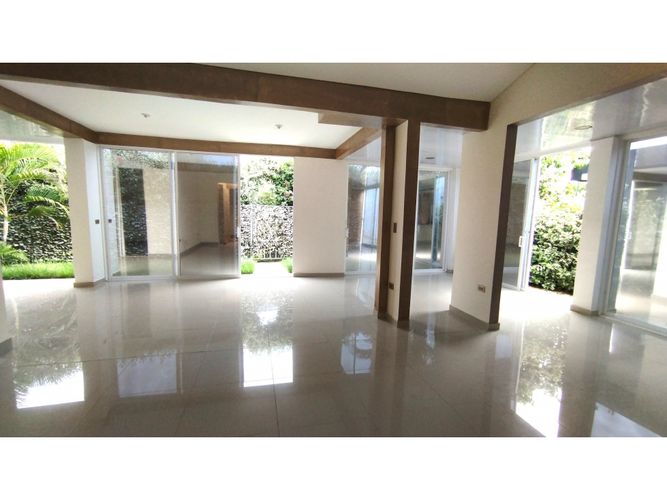 Casa de 3 alcobas en venta en El Castillo, Jamundí, 315 m² · foto 10 de 24