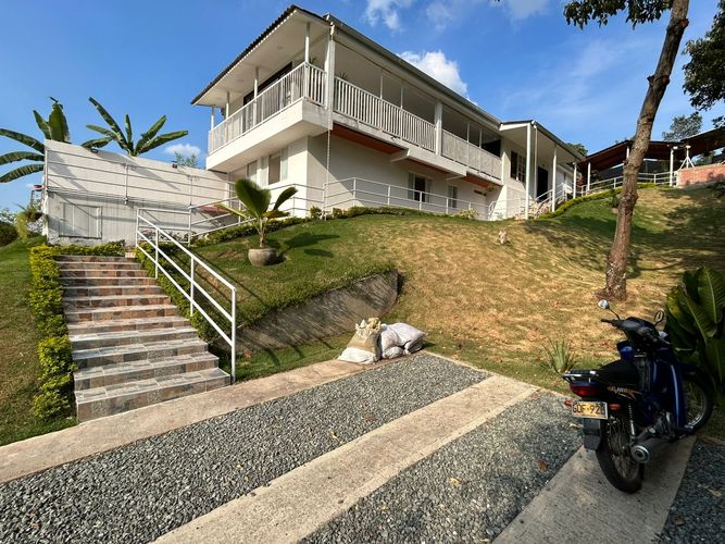 Casa de 5 alcobas en venta en Porerito, Jamundí, 1570 m² · foto 7 de 24