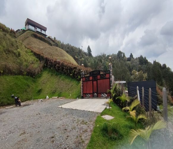Finca en venta en San Jose, Guarne, 2413 m² · foto 3 de 24