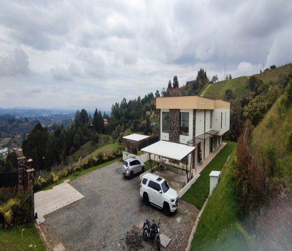 Finca en venta en San Jose, Guarne, 2413 m² · foto 4 de 24