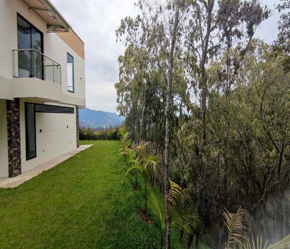 Finca en venta en San Jose, Guarne, 2413 m² · foto 8 de 24