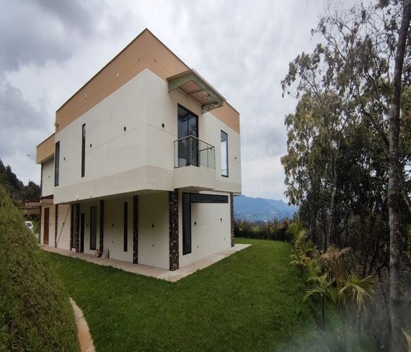 Finca en venta en San Jose, Guarne, 2413 m² · foto 9 de 24