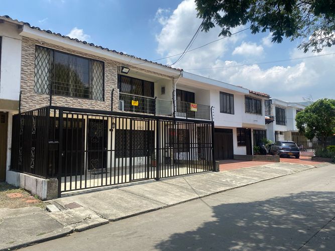 Casa de 4 alcobas en venta en Prados Del Norte, Cali, 160 m² · foto 2 de 18