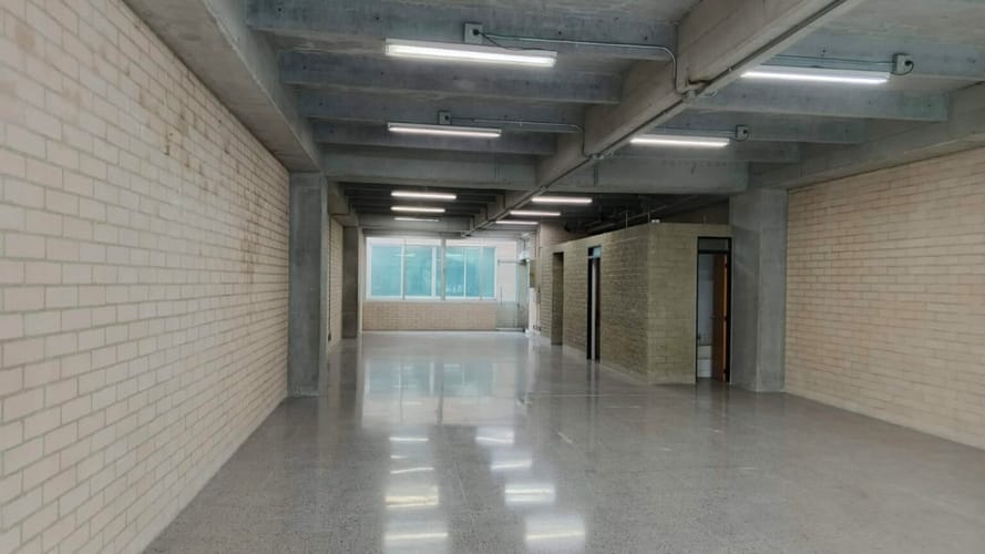 Oficina en arriendo en La Aguacatala, Medellín, 178 m² · foto 2 de 5