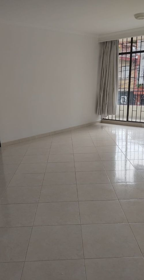 Apartamento de 4 alcobas en arriendo en Laureles, Medellín, 223 m² · foto 3 de 11