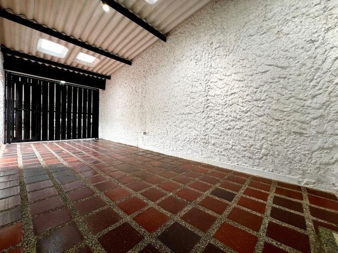 Casa de 4 alcobas en venta en El Refugio, Cali, 273 m² · foto 3 de 24
