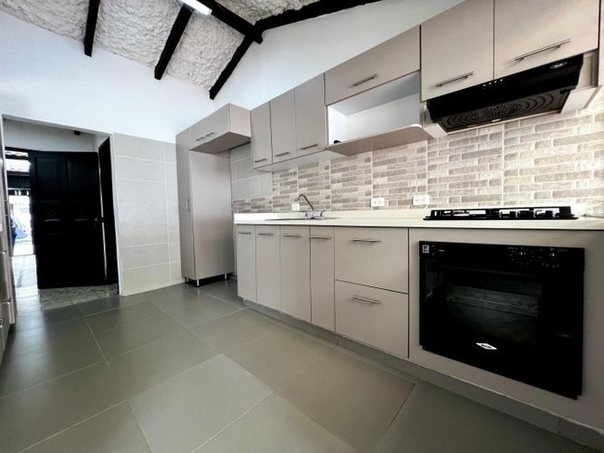 Casa de 4 alcobas en venta en El Refugio, Cali, 273 m² · foto 9 de 24