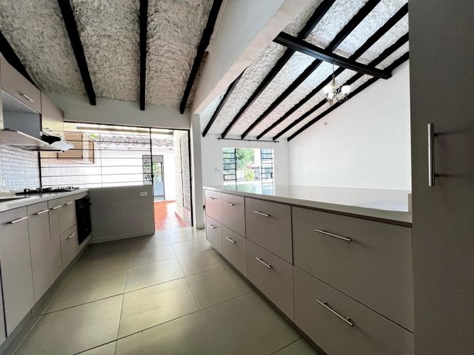Casa de 4 alcobas en venta en El Refugio, Cali, 273 m² · foto 10 de 24
