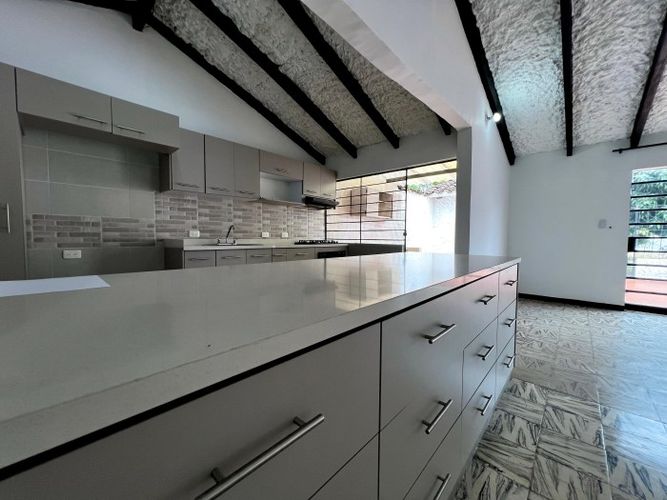 Casa de 4 alcobas en venta en El Refugio, Cali, 273 m² · foto 11 de 24
