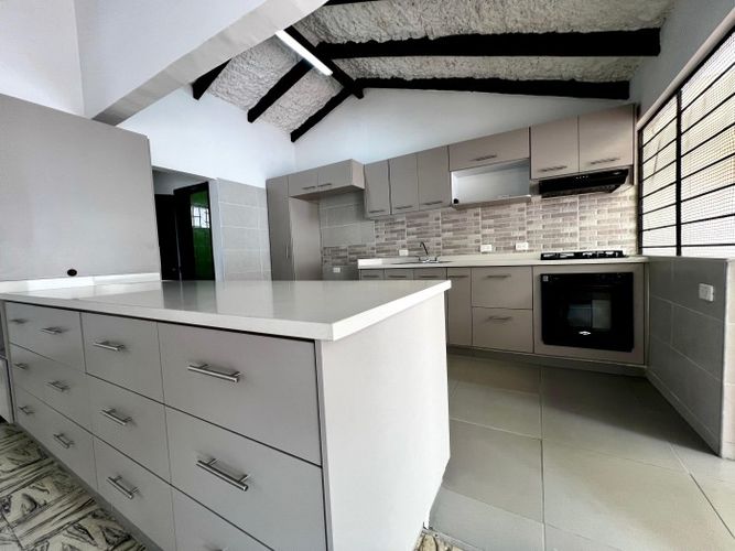 Casa de 4 alcobas en venta en El Refugio, Cali, 273 m² · foto 12 de 24
