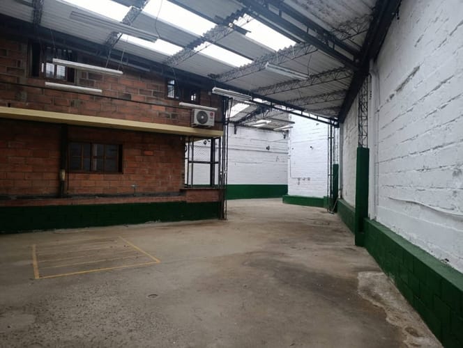 Bodega en venta en Miravalle, Medellín, 350 m² · foto 2 de 24