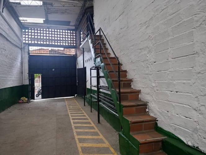 Bodega en venta en Miravalle, Medellín, 350 m² · foto 4 de 24