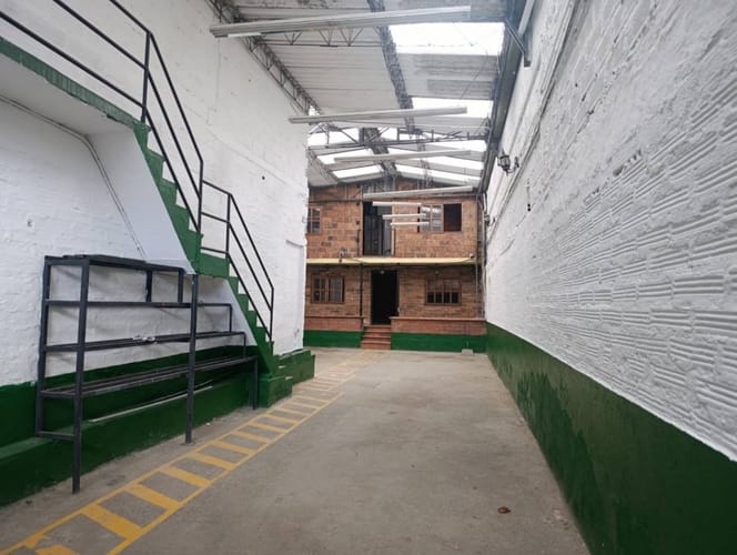 Bodega en venta en Miravalle, Medellín, 350 m² · foto 9 de 24
