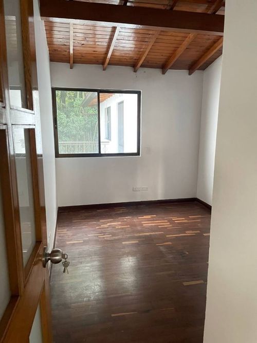 Casa de 5 alcobas en venta en El Diamante No. 2, Medellín, 289 m² · foto 13 de 24