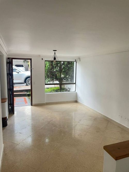Casa de 5 alcobas en venta en El Diamante No. 2, Medellín, 289 m² · foto 10 de 24