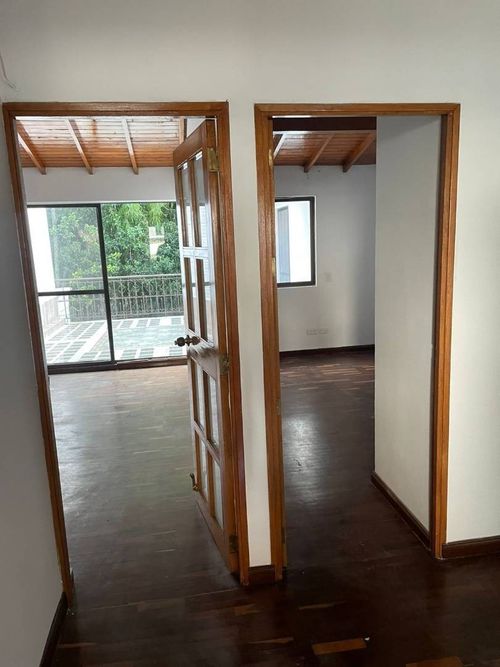 Casa de 5 alcobas en venta en El Diamante No. 2, Medellín, 289 m² · foto 12 de 24