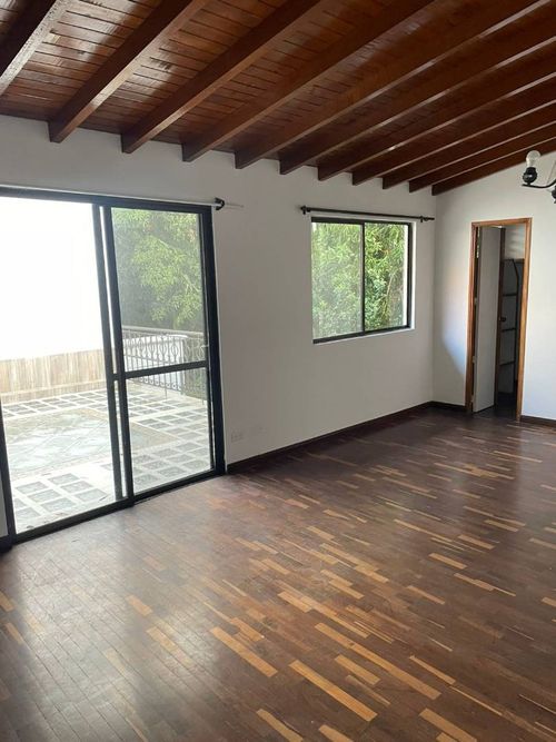 Casa de 5 alcobas en venta en El Diamante No. 2, Medellín, 289 m² · foto 11 de 24