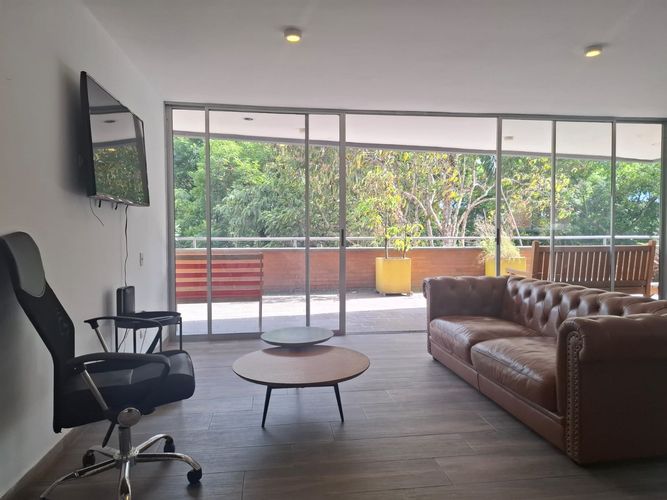 Apartamento de 2 alcobas en arriendo en El Poblado, Medellín, 98 m² · foto 2 de 18