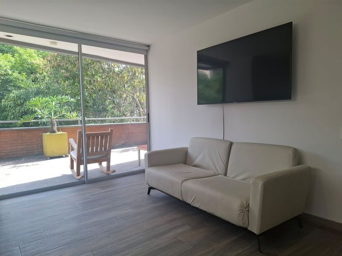 Apartamento de 2 alcobas en arriendo en El Poblado, Medellín, 98 m² · foto 4 de 18