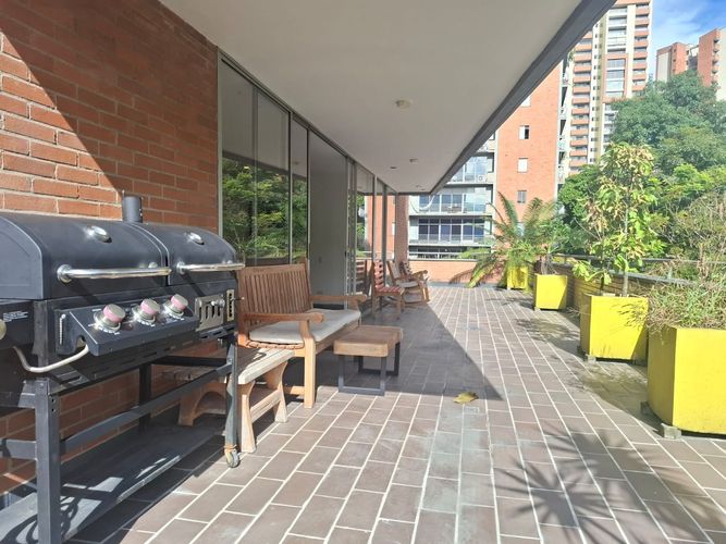 Apartamento de 2 alcobas en arriendo en El Poblado, Medellín, 98 m² · foto 16 de 18