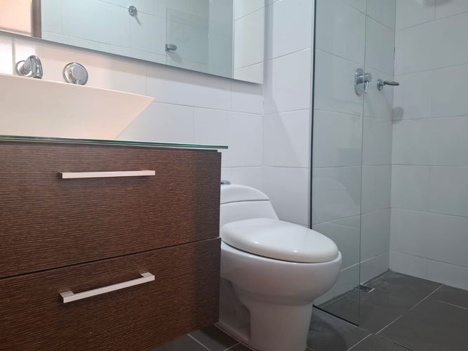 Apartamento de 2 alcobas en arriendo en El Poblado, Medellín, 98 m² · foto 14 de 18