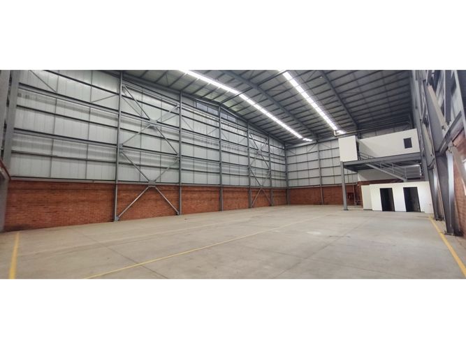 Bodega en arriendo en Acopi, Yumbo, 750 m² · foto 2 de 7