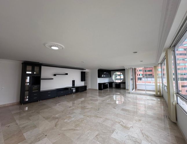 Apartamento de 3 alcobas en venta en El Poblado, Medellín, 172 m² · foto 7 de 19