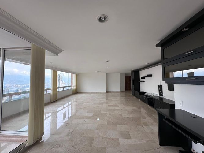 Apartamento de 3 alcobas en venta en El Poblado, Medellín, 172 m² · foto 5 de 19