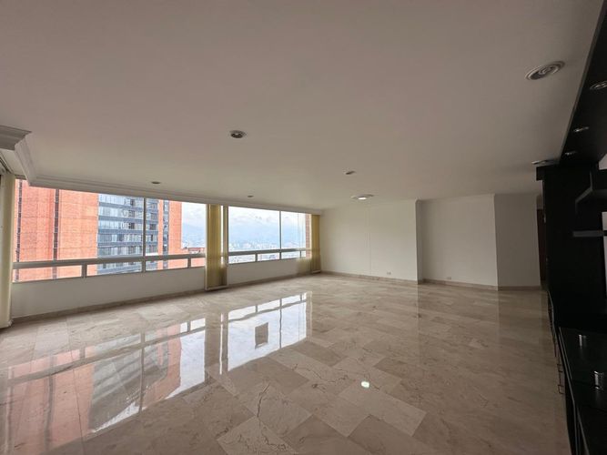 Apartamento de 3 alcobas en venta en El Poblado, Medellín, 172 m² · foto 2 de 19