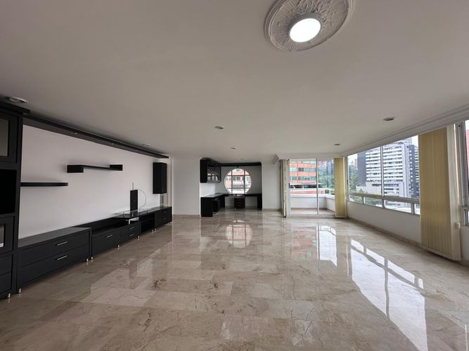Apartamento de 3 alcobas en venta en El Poblado, Medellín, 172 m² · foto 3 de 19
