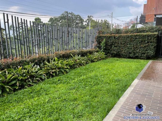Casa de 4 alcobas en venta en Loma El Atravesado, Envigado, 321 m² · foto 4 de 19