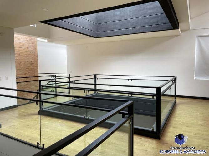 Casa de 4 alcobas en venta en Loma El Atravesado, Envigado, 321 m² · foto 5 de 19