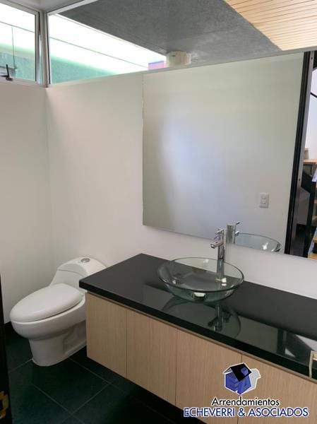 Casa de 4 alcobas en venta en Loma El Atravesado, Envigado, 321 m² · foto 14 de 19