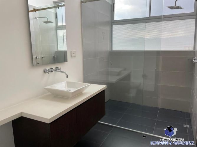 Casa de 4 alcobas en venta en Loma El Atravesado, Envigado, 321 m² · foto 17 de 19