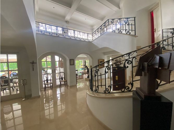 Casa de 5 alcobas en venta en Ciudad Jardin, Cali, 1020 m² · foto 2 de 24