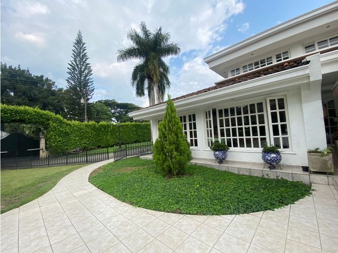 Casa de 5 alcobas en venta en Ciudad Jardin, Cali, 1020 m² · foto 3 de 24