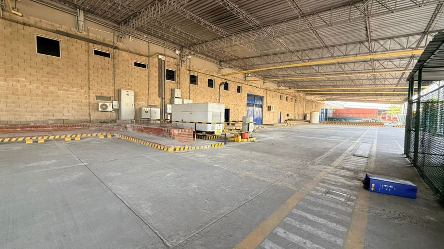 Bodega en venta en Villa San Pedro I, Barranquilla, 2400 m² · foto 2 de 24