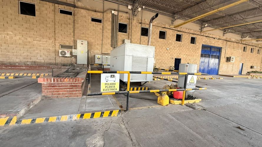 Bodega en venta en Villa San Pedro I, Barranquilla, 2400 m² · foto 3 de 24