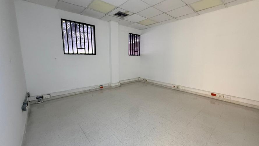 Bodega en venta en Villa San Pedro I, Barranquilla, 2400 m² · foto 10 de 24