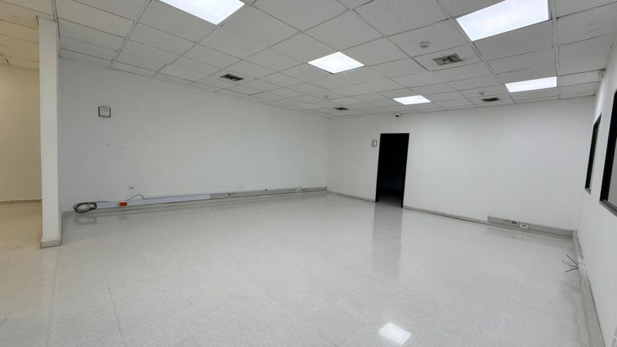 Bodega en venta en Villa San Pedro I, Barranquilla, 2400 m² · foto 12 de 24