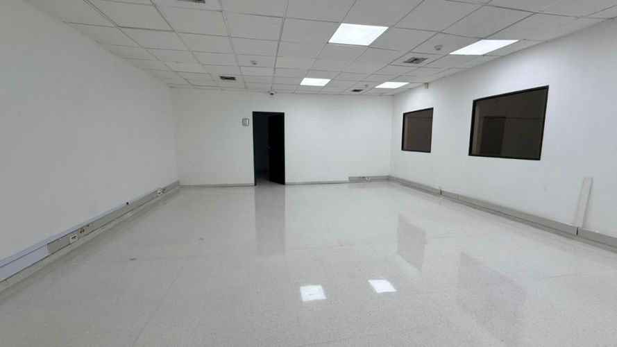Bodega en venta en Villa San Pedro I, Barranquilla, 2400 m² · foto 13 de 24