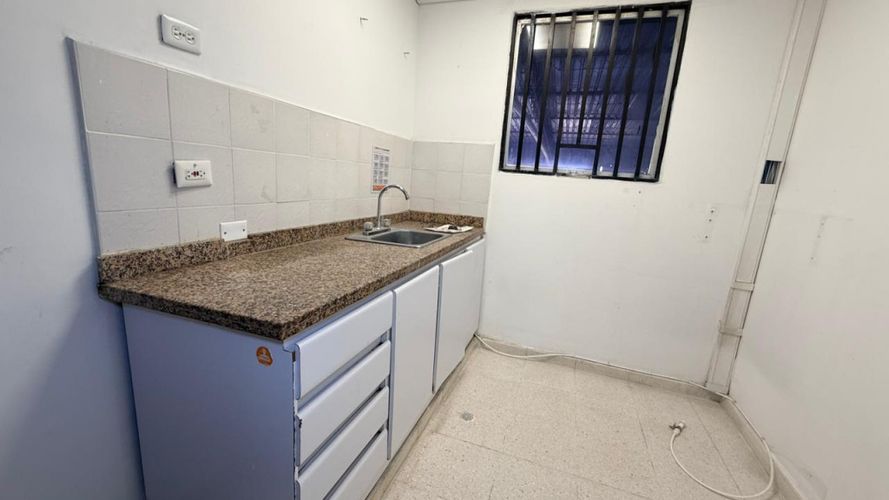 Bodega en venta en Villa San Pedro I, Barranquilla, 2400 m² · foto 14 de 24