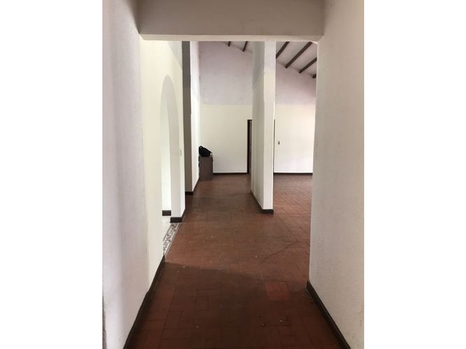 Casa de 5 alcobas en venta en Ciudad Jardin, Cali, 467 m² · foto 18 de 24