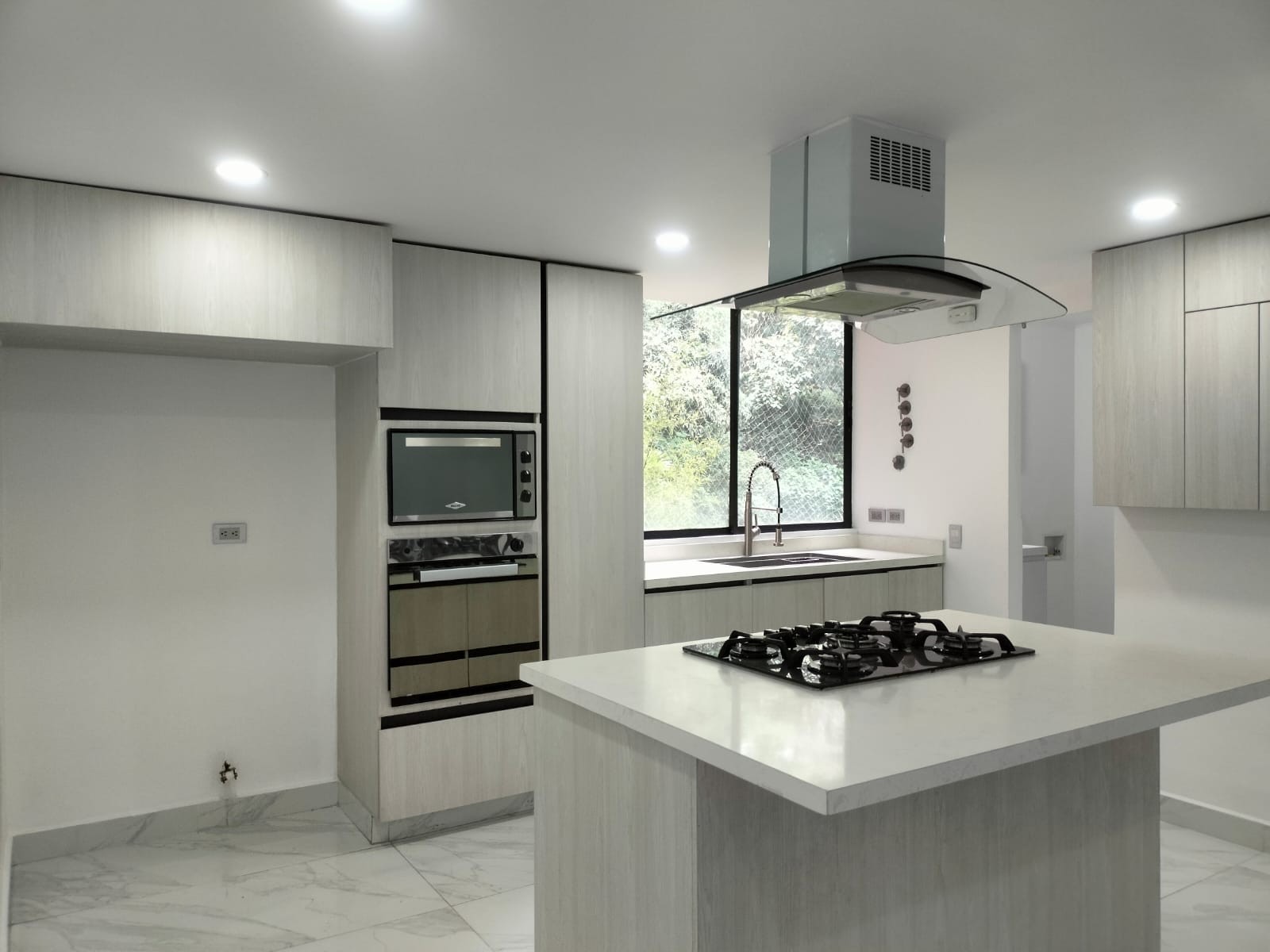 Apartamento en arriendo en El Poblado, Medellín · foto 3 de 18